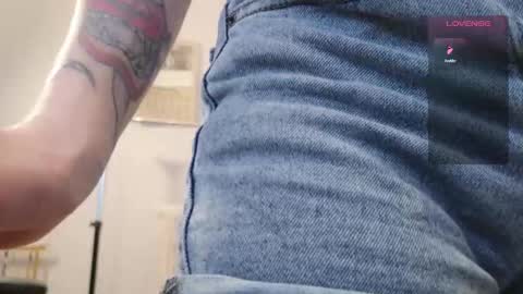 Snapshot of pathos_of_things chatting on December 19, 2025, 12:12 pm off - Tuesday and wednesdayfriday online show from December 19, 2025, 12:12 pm