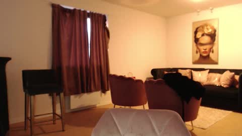 paulina online show from September 12, 2025, 6:08 pm