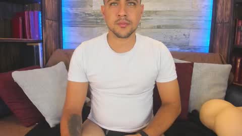 Snapshot of paul_rivera chatting on November 8, 2025, 2:17 pm Paul Rivera online show from November 8, 2025, 2:17 pm