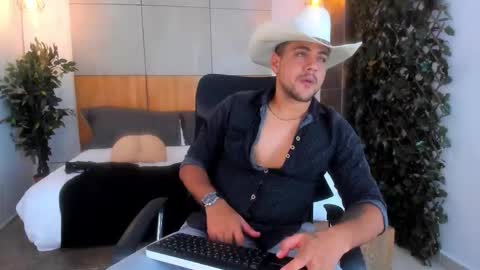 Snapshot of paul_rivera chatting on November 12, 2025, 4:24 am Paul Rivera online show from November 12, 2025, 4:24 am