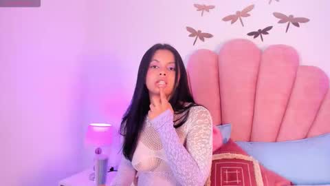 Paula   online show from November 7, 2025, 1:33 pm