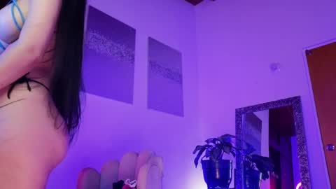 Paula Toro  online show from April 25, 2026, 1:41 pm