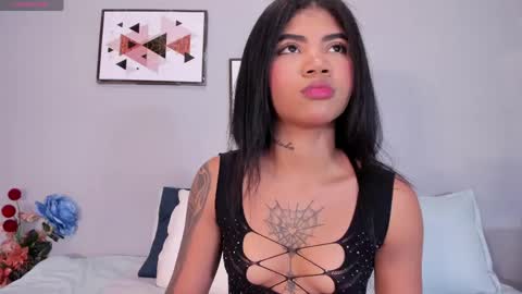 Snapshot of paulete_w chatting on May 12, 2026, 12:24 pm Pau online show from May 12, 2026, 12:24 pm