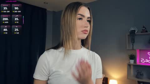 Snapshot of paulettelafevre chatting on October 4, 2025, 7:12 pm Eva online show from October 4, 2025, 7:12 pm