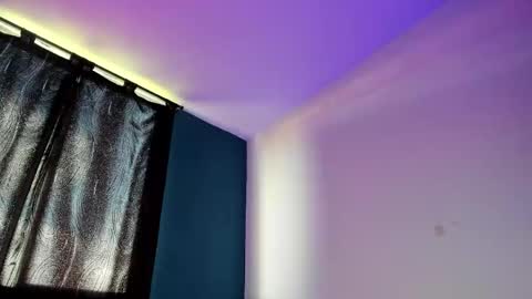 Paulina online show from November 18, 2025, 2:43 pm