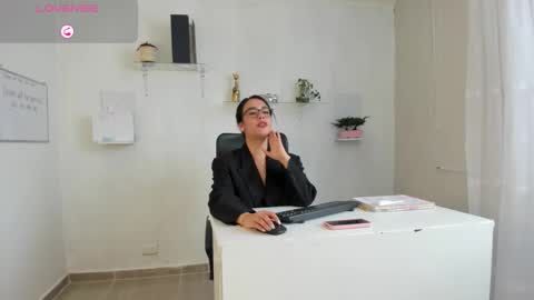 paulina online show from September 11, 2025, 6:52 pm