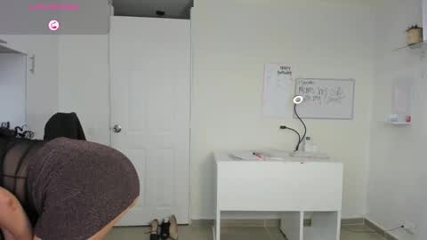 paulina online show from October 15, 2025, 6:52 pm