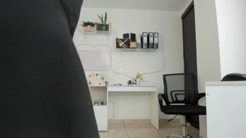 paulina online show from April 28, 2026, 7:08 pm