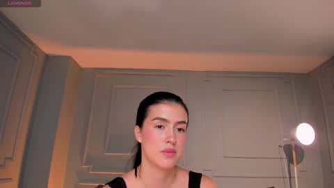 Paulina Santos  online show from November 14, 2025, 7:23 pm