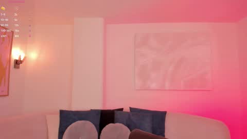 Paulina Santos  online show from December 20, 2025, 8:49 pm