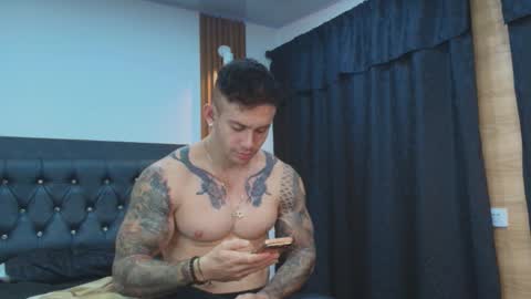 Snapshot of paulthompson_ chatting on February 15, 2026, 12:58 pm Paul online show from February 15, 2026, 12:58 pm