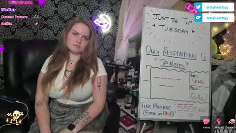 Snapshot of pawggoddess778 chatting on December 11, 2024, 3:13 am ArtsyHeartsyy online show from December 11, 2024, 3:13 am