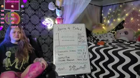 Snapshot of pawggoddess778 chatting on January 3, 2025, 3:27 am ArtsyHeartsyy online show from January 3, 2025, 3:27 am