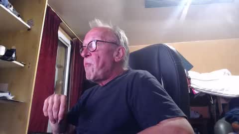 Snapshot of pc8474408 chatting on September 11, 2025, 7:25 pm pc8474408 online show from September 11, 2025, 7:25 pm