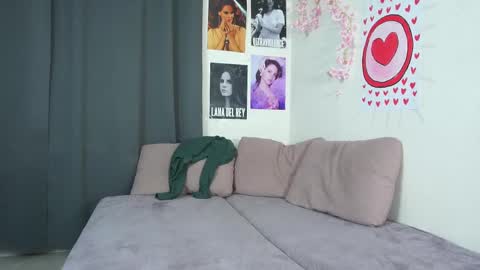 Snapshot of peacebenskin chatting on February 14, 2025, 11:42 am Violetta online show from February 14, 2025, 11:42 am