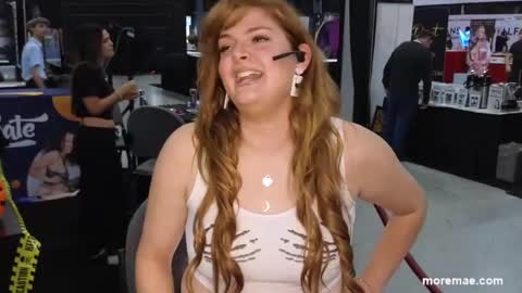 Snapshot of peaceofmae chatting on October 26, 2025, 5:30 pm online show from October 26, 2025, 5:30 pm