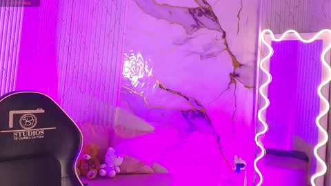 peachy_tay online show from April 6, 2026, 10:49 am