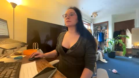 PeachyObsession online show from February 17, 2026, 9:32 pm