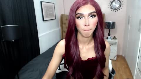Snapshot of pearlmoore chatting on January 27, 2025, 5:47 am Pearl online show from January 27, 2025, 5:47 am