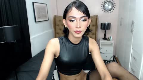 Snapshot of pearlmoore chatting on February 4, 2025, 1:23 am Pearl online show from February 4, 2025, 1:23 am