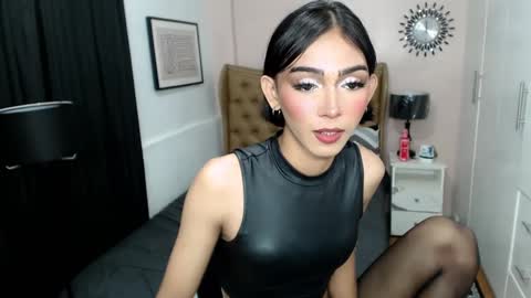 Snapshot of pearlmoore chatting on February 12, 2025, 4:23 am Pearl online show from February 12, 2025, 4:23 am