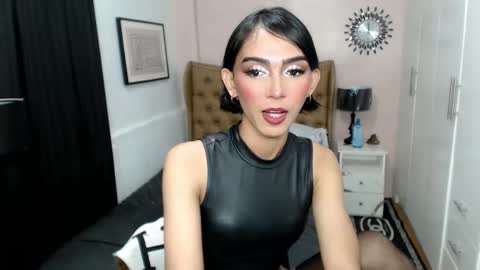 Snapshot of pearlmoore chatting on February 13, 2025, 4:43 am Pearl online show from February 13, 2025, 4:43 am