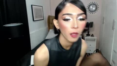 Snapshot of pearlmoore chatting on February 14, 2025, 2:50 am Pearl online show from February 14, 2025, 2:50 am