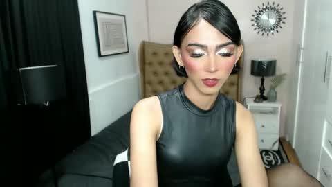 Snapshot of pearlmoore chatting on February 19, 2025, 1:50 pm Pearl online show from February 19, 2025, 1:50 pm