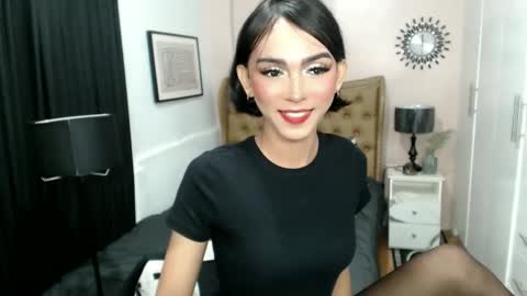Snapshot of pearlmoore chatting on February 23, 2025, 6:01 pm Pearl online show from February 23, 2025, 6:01 pm
