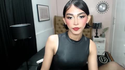 Snapshot of pearlmoore chatting on March 7, 2025, 2:04 am Pearl online show from March 7, 2025, 2:04 am