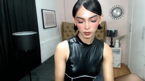 Snapshot of pearlmoore chatting on March 10, 2025, 5:43 am Pearl online show from March 10, 2025, 5:43 am