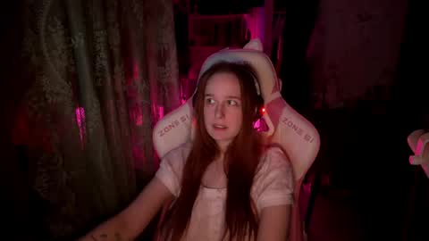 Snapshot of pearlprincess_ chatting on May 4, 2026, 10:00 am Adelina online show from May 4, 2026, 10:00 am