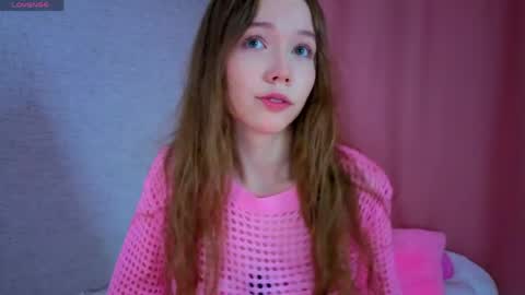 pearly_peach_ online show from June 5, 2026, 6:13 pm