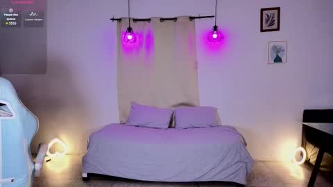 peggy-funn online show from September 22, 2025, 11:18 pm