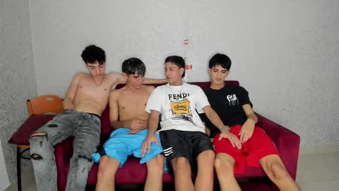 Snapshot of pelusos_mens chatting on January 3, 2025, 9:05 pm CAIN-19 ALLEN-18 RONALD-18 AUSTIN-18 MOD DANTE online show from January 3, 2025, 9:05 pm