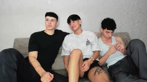 Snapshot of pelusos_mens chatting on October 4, 2025, 7:45 pm CAIN-19 ALLEN-18 RONALD-18 AUSTIN-18 MOD DANTE online show from October 4, 2025, 7:45 pm