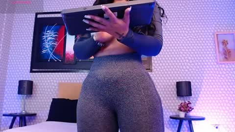 Snapshot of penelopee_28 chatting on April 10, 2026, 4:39 am Penelope Lets get to 100 hands up online show from April 10, 2026, 4:39 am