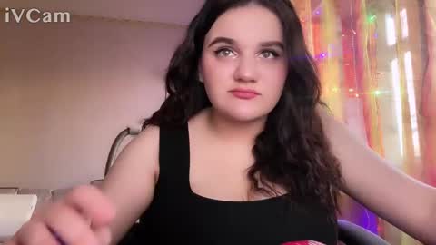 penny_perry online show from December 24, 2024, 12:22 pm