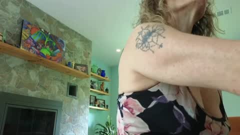 Snapshot of peppermintdusty chatting on April 29, 2026, 5:30 pm Peppermint and Dusty online show from April 29, 2026, 5:30 pm