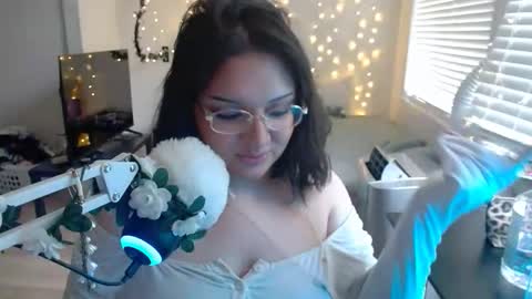 peppertreegirl online show from March 26, 2026, 3:28 pm