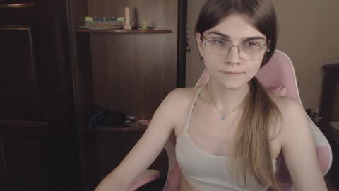 Snapshot of peralez_f chatting on December 4, 2024, 12:30 am Farida online show from December 4, 2024, 12:30 am