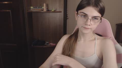 Snapshot of peralez_f chatting on December 5, 2024, 11:18 pm Farida online show from December 5, 2024, 11:18 pm