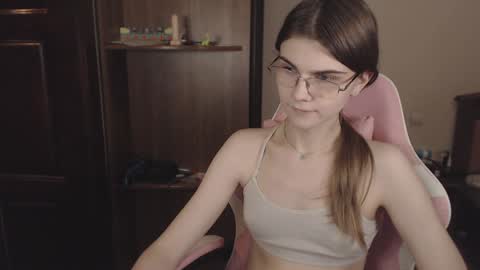 Snapshot of peralez_f chatting on December 9, 2024, 12:45 am Farida online show from December 9, 2024, 12:45 am