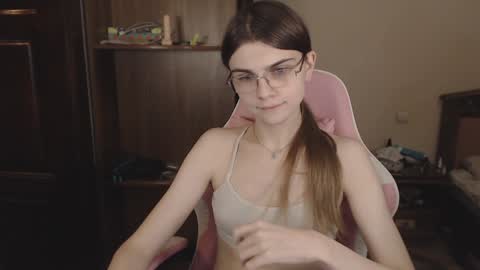 Snapshot of peralez_f chatting on December 15, 2024, 1:46 am Farida online show from December 15, 2024, 1:46 am