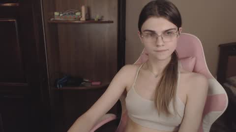 Snapshot of peralez_f chatting on December 21, 2024, 1:36 am Farida online show from December 21, 2024, 1:36 am