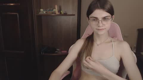 Snapshot of peralez_f chatting on December 24, 2024, 2:43 am Farida online show from December 24, 2024, 2:43 am