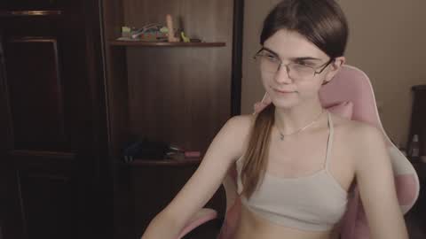 Snapshot of peralez_f chatting on December 25, 2024, 3:18 am Farida online show from December 25, 2024, 3:18 am