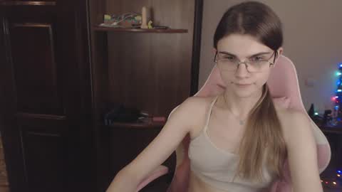 Snapshot of peralez_f chatting on January 5, 2025, 12:52 am Farida online show from January 5, 2025, 12:52 am