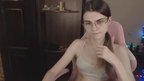 Snapshot of peralez_f chatting on January 6, 2025, 2:26 am Farida online show from January 6, 2025, 2:26 am