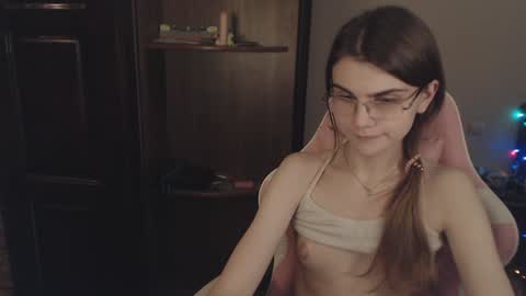 Snapshot of peralez_f chatting on January 15, 2025, 4:47 am Farida online show from January 15, 2025, 4:47 am